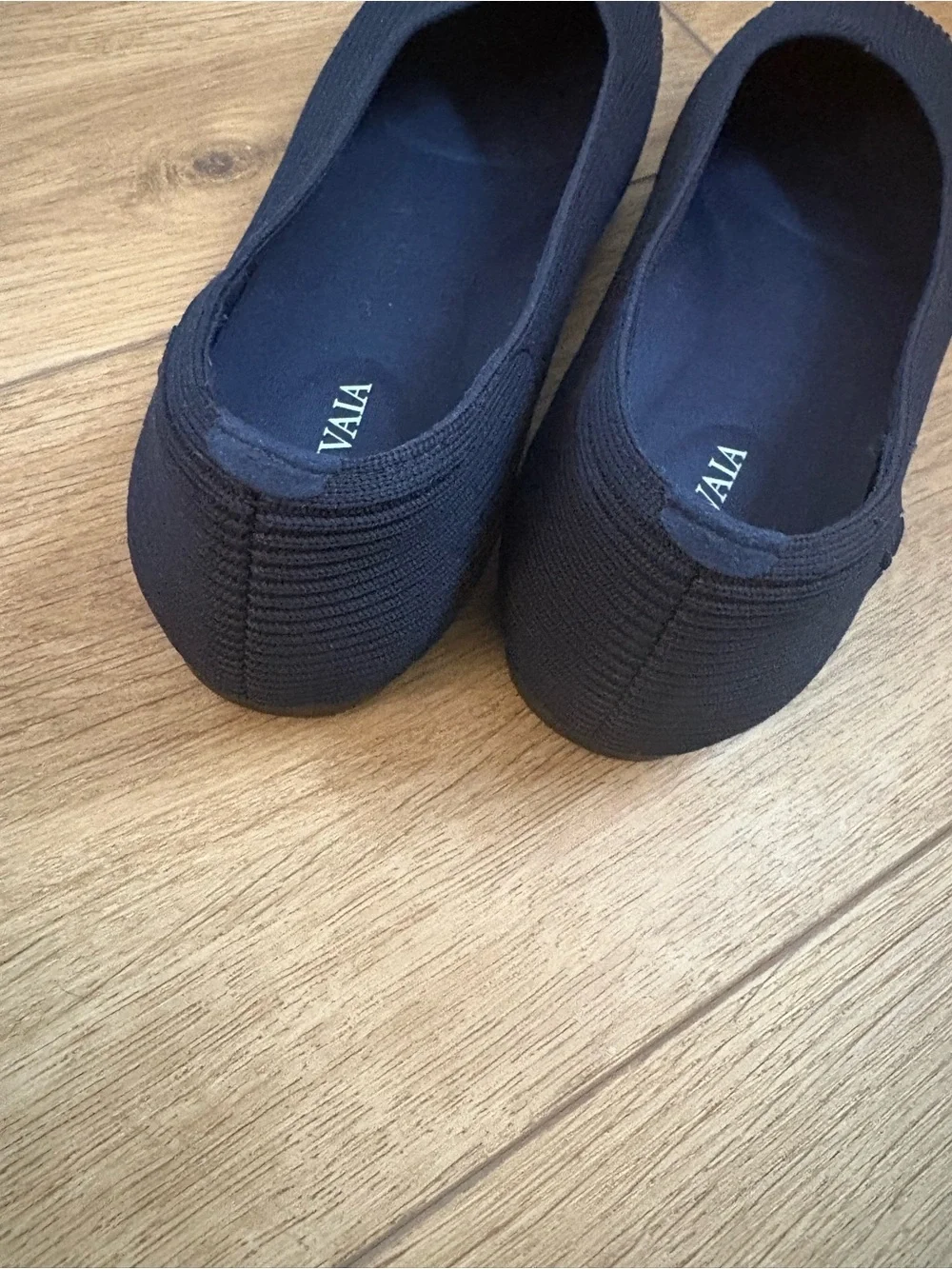 NWOB Vivaia Women's Navy Blue Margot 2.0 Square-toe V-Cut Flats Size EU 40.5 US9